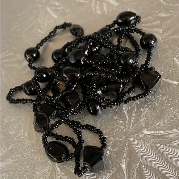 Necklace long patterns of black beads varied size - Picture 7 of 10